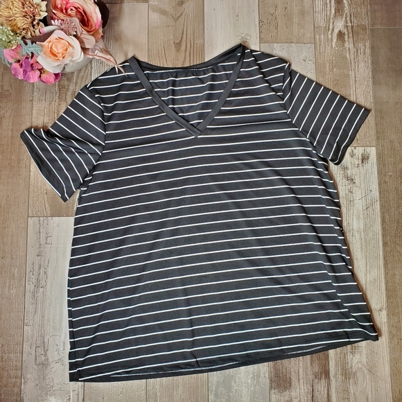 SHEIN VCAY Women's Plus Size Striped Summer T-Shirt Size 1X Black White NWOT - Picture 5 of 13